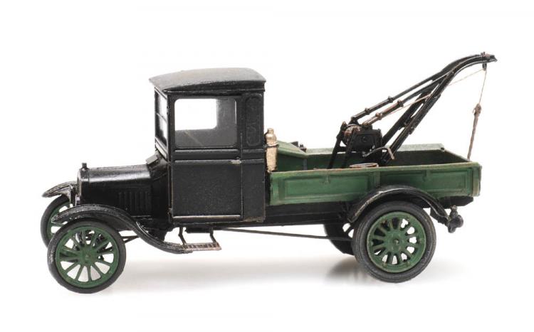 CAMION PORTEUR FORD MODEL TT DEPANEUSE NOIRE ET VERTE