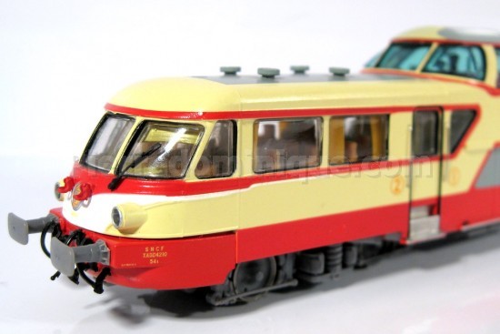 Autorail diesel panoramique X-4210 origine SNCF avec marquages cerclés