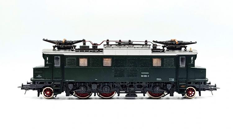 LOCOMOTIVE ELECTRIQUE BR 104 - 104020-3 DB