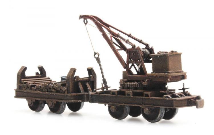 2 LORRIES CHARGEES ACCESSOIRES DE REPARATION ET GRUE - NON MOTORISEE