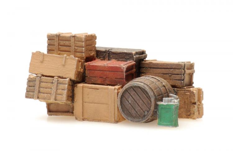 PETIT CHARGEMENT POUR CAMION (25MM X 14MM) COMPOSE DE CAISSES BIDONS ET TONNEAU