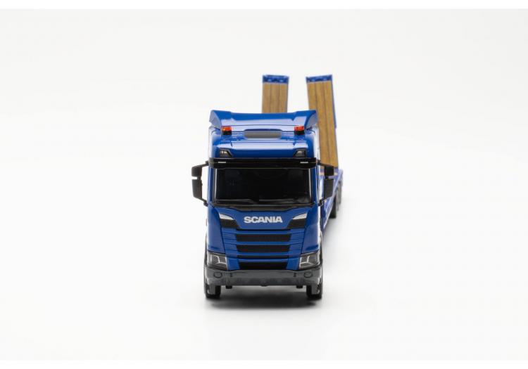 TRACTEUR SCANIA CR ND 6X6 BLEU AVEC SEMI-REMORQUE A PLATEAU SURBAISSEE TRANSPORT DE MUNITION