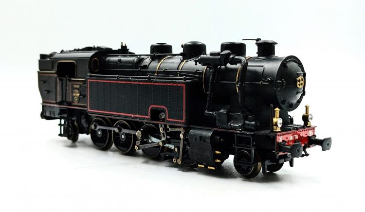 LOCOMOTIVE A VAPEUR 141 TA 490 SNCF BOURGES NOIRE A FILET ROUGE