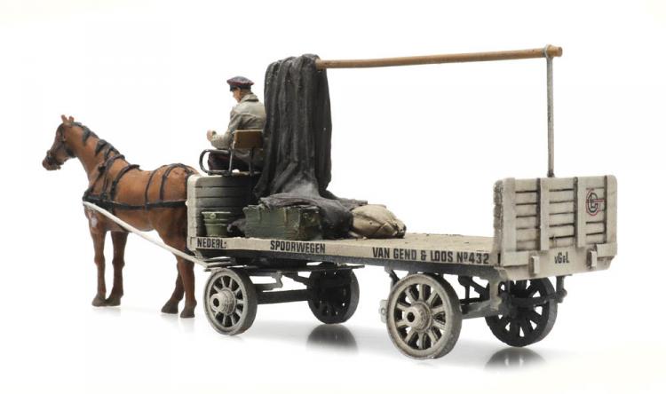 CHEVAL + CHARRETTE VAN GEND EN LOOS