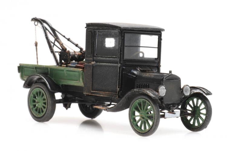 CAMION PORTEUR FORD MODEL TT DEPANEUSE NOIRE ET VERTE