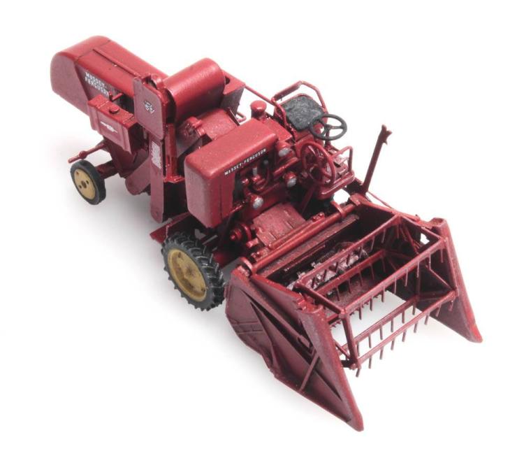 MOISSONNEUSE BATTEUSE MASSEY FERGUSON MF 830 ROUGE
