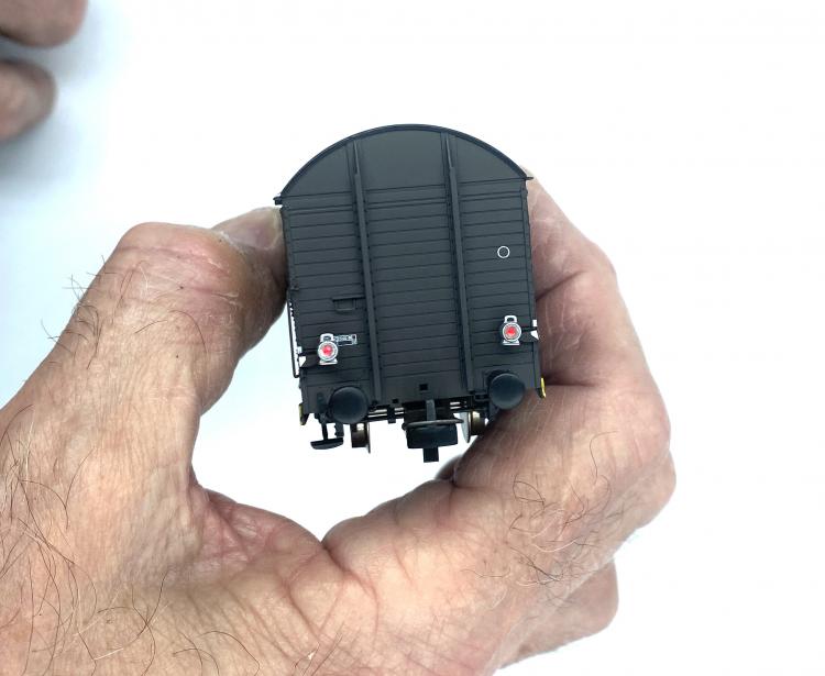 WAGON COUVERT K SNCF AVEC FEUX DE FIN DE CONVOI