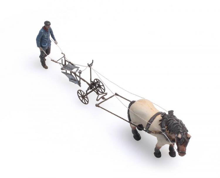 CHEVAL AVEC CHARRUE ET PAYSAN