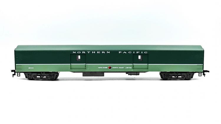 FOURGON BAGAGE NORTHERN PACIFIC 200 ( VISTA-DOME NORTH COAST LIMITED ) - ATTELAGE KADEE
