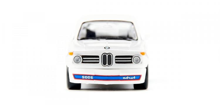 BERLINE DE COURSE BMW 2002 TURBO 2 PORTES BLANCHE DE 1968 Ã€ 1974