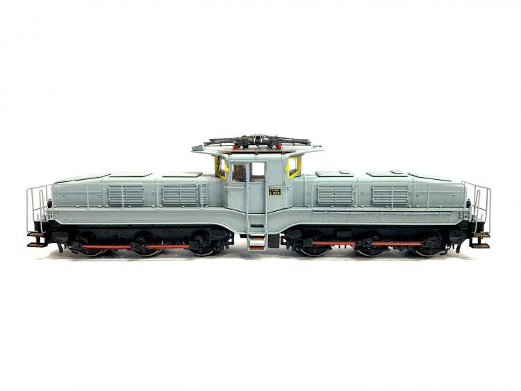 COFFRET DE 2 LOCOMOTIVES ELECTRIQUES MILLE PATTES E 1001/1002 DEPOT DE VIERZON/ORLEANS-LES AUBRAIS PO MIDI - EXCLUSIVITE PIERRE DOMINIQUE SERIE LIMITEE A 25 EXEMPLAIRES