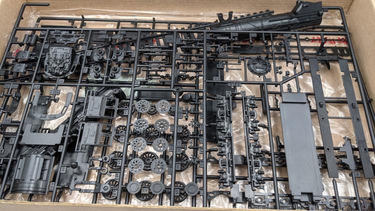 MAQUETTE A MONTER LOCOMOTIVE A VAPEUR AVEC TENDER