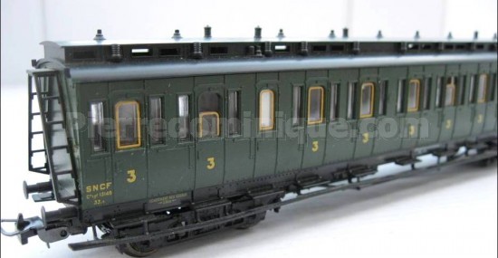 VOITURE 3EME CLASSE A PORTIERES LATERALES SNCF