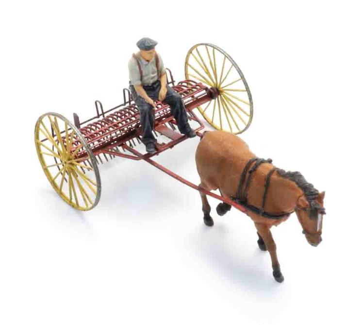 RATEAU A TIRE PAR UN CHEVAL AVEC FERMIER