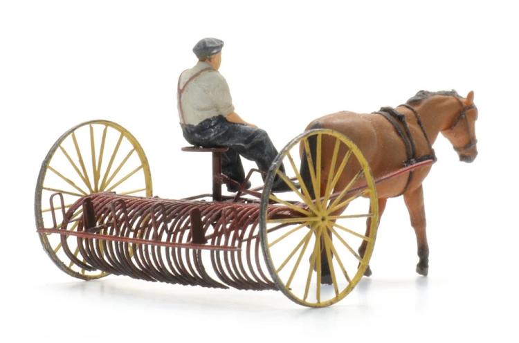 RATEAU A TIRE PAR UN CHEVAL AVEC FERMIER