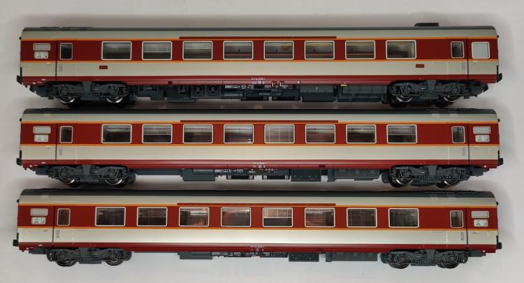 RAME DE 6 ELEMENTS CAPITOLE GRAND CONFORT LOCOMOTIVE ELECTRIQUE CC6513 AVEC 5 VOITURES VOYAGEURS - AC 3 RAILS