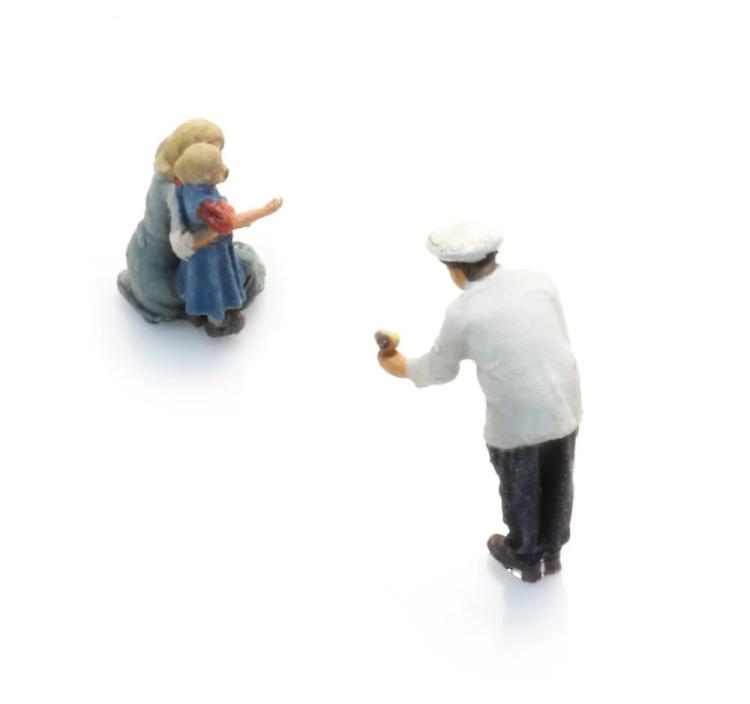 VENDEUR DE GLACE AVEC MERE ET ENFANT (3X)