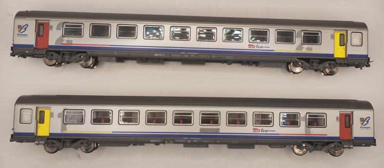 RAME COMPLETE DE 6 VOITURES VOYAGEURS TER BOURGOGNE LIVREE VANILLE/FRAISE SNCF