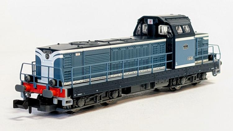 LOCOMOTIVE DIESEL BB 66000 BLEU AVEC PLAQUES SNCF