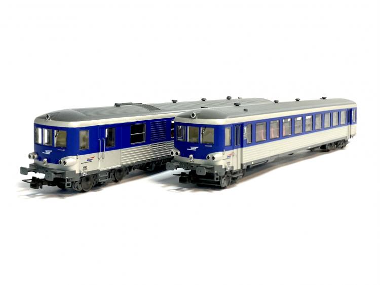 SET AUTORAIL DIESEL EAD X 4717 + REMORQUE XRABX 8714 LIVREE ARGENT BLEUE LOGO CASQUETTE SNCF