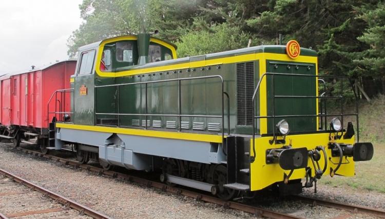 LOCOMOTIVE DIESEL BB 71008 SNCF TRAIN DES MOUETTES DÉPÔT SAUJON (17) LIVRÉE VERT CELTIQUE ET JAUNE BOUTON D'OR, CHÂSSIS ET BIELLES GRIS (A RESERVER)