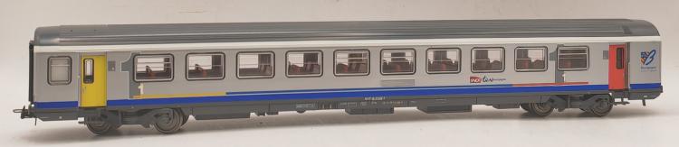 RAME COMPLETE DE 6 VOITURES VOYAGEURS TER BOURGOGNE LIVREE VANILLE/FRAISE SNCF