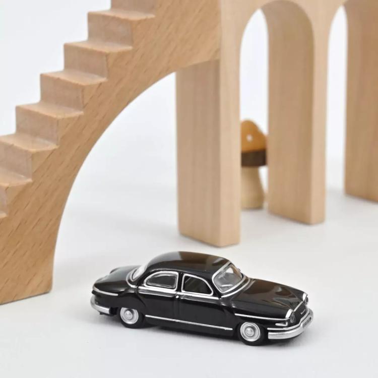 PANHARD PL 17 BERLINE TRICORPS 4 PORTES NOIR DE JAIS INTERIEUR NOIR DE 1962