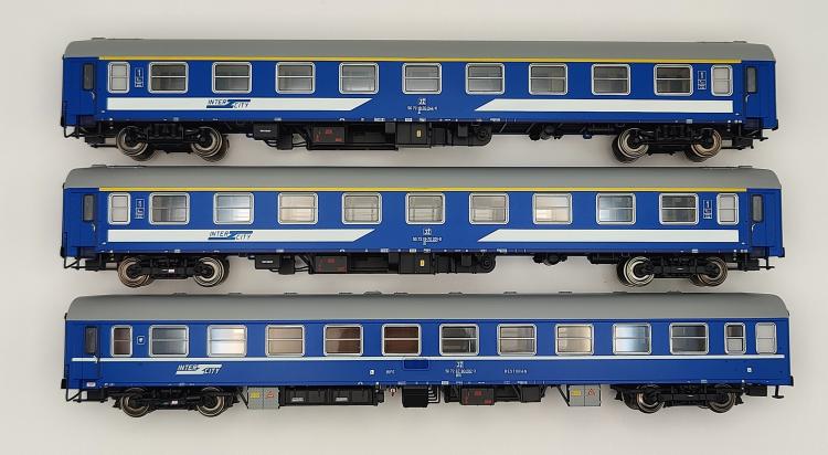 SET DE 3 VOITURES INTERCITY "SAVA" LIVREE JZ