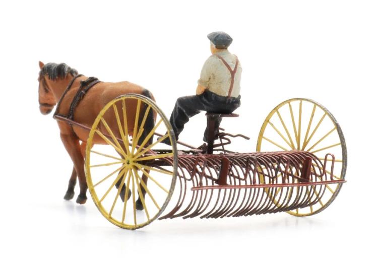 RATEAU A TIRE PAR UN CHEVAL AVEC FERMIER