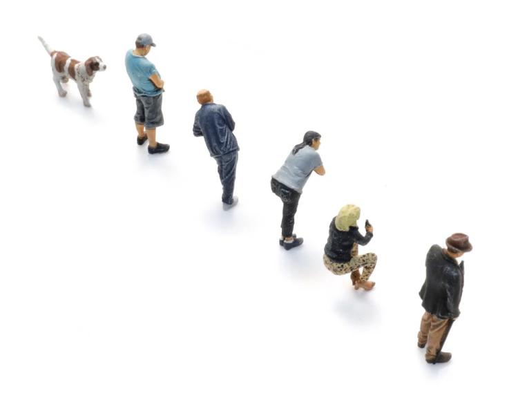 A LA BUVETTE: CLIENTS X5 + CHIEN