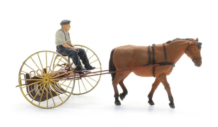 RATEAU A TIRE PAR UN CHEVAL AVEC FERMIER