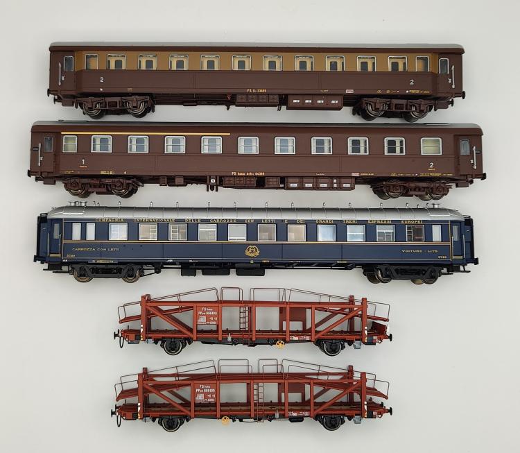 RAME DE 5 ELEMENTS - FERROVIE DELLO STATO - 3 VOITURES + 2 PORTES AUTOS (LOMBARDIA MILAN/LPS - PUGLIA BARI/PLS) FS