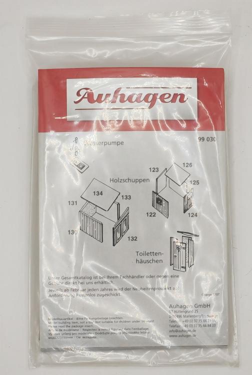 ABRI DE JARDIN EN BOIS AVEC TOILETTES EXTERIEUR ET POMPE A EAU