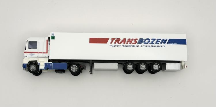 TRACTEUR RENAULT MAGNUM AVEC SEMI REMORQUE 3 ESSIEUX FRIGO TRANSBOZEN