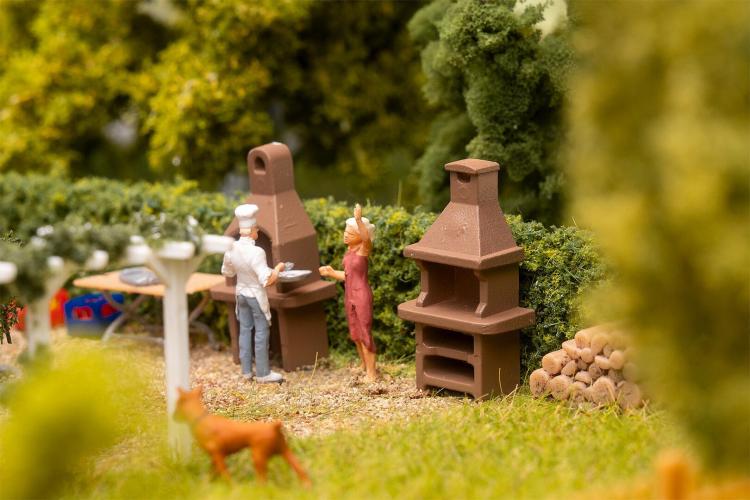 2x BARBECUES DE JARDIN