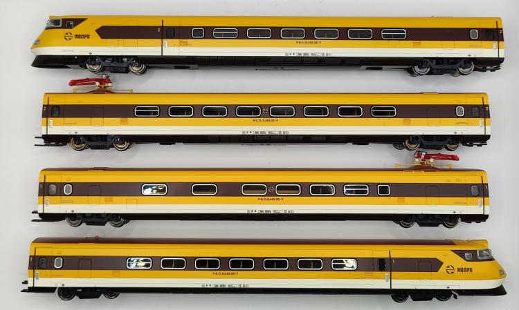 AUTOMOTRICE À GRANDE VITESSE CLASSE 443 AVEC TOIT MARRON ET LOGO MODERNE