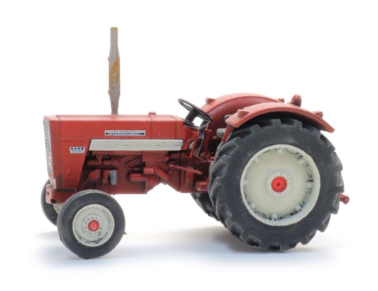 KIT - MCCORMICK INTERNATIONAL 624 TRACTOR (A RESERVER)