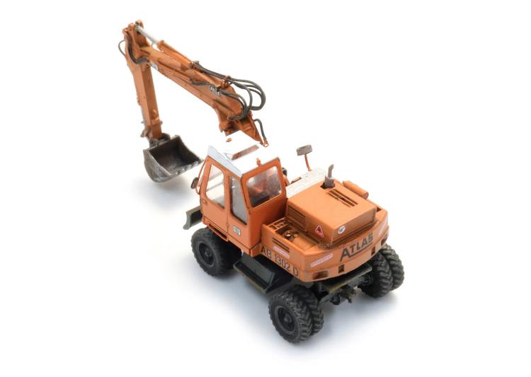 EXCAVATRICE ATLAS 1302 SUR ROUE