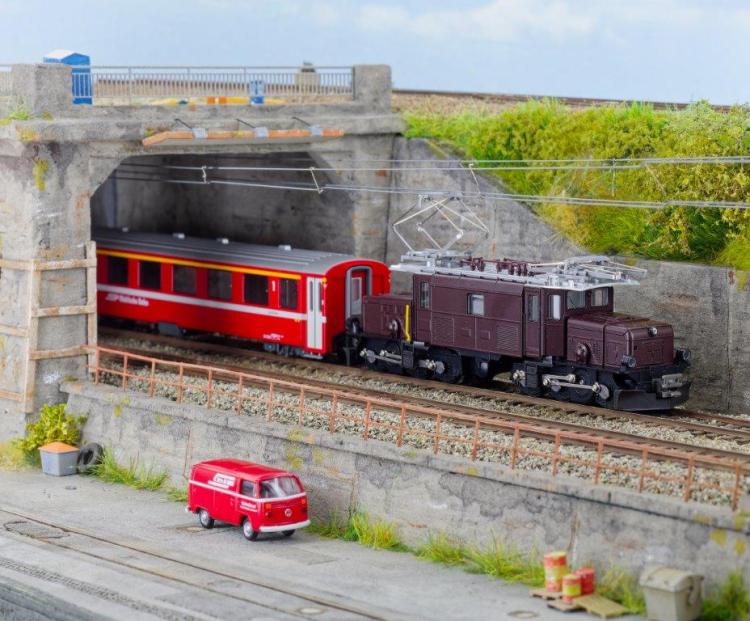 LOCOMOTIVE ELECTRIQUE GE6/6-I RHAETIAN CROCODILE - EWI SET DE 4 VOITURES VOYAGEURS - DIGITAL SOUND (A RESERVER)