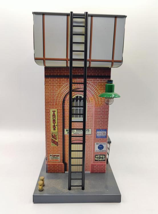 CHATEAU D'EAU FERROVIAIRE + MANCHE A EAU POUR REMPLIR LES TENDERS DES LOCOMOTIVES A VAPEUR