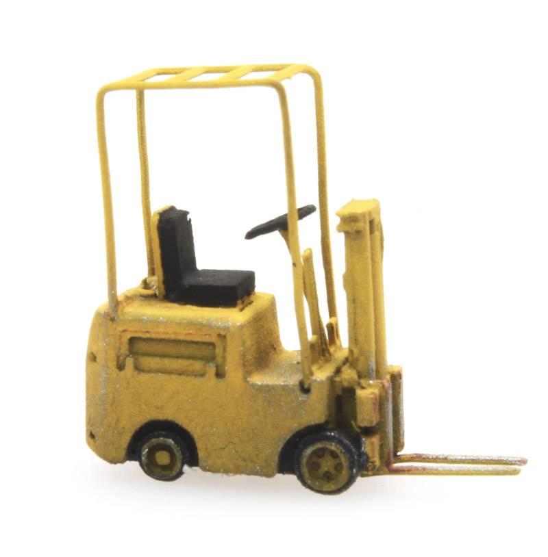 Chariot Vintage en Métal Jaune à Remontoir Mécanique Miniature Rétro Chariot Vintage en Métal Jaune à Remontoir Mécanique Miniature Rétro