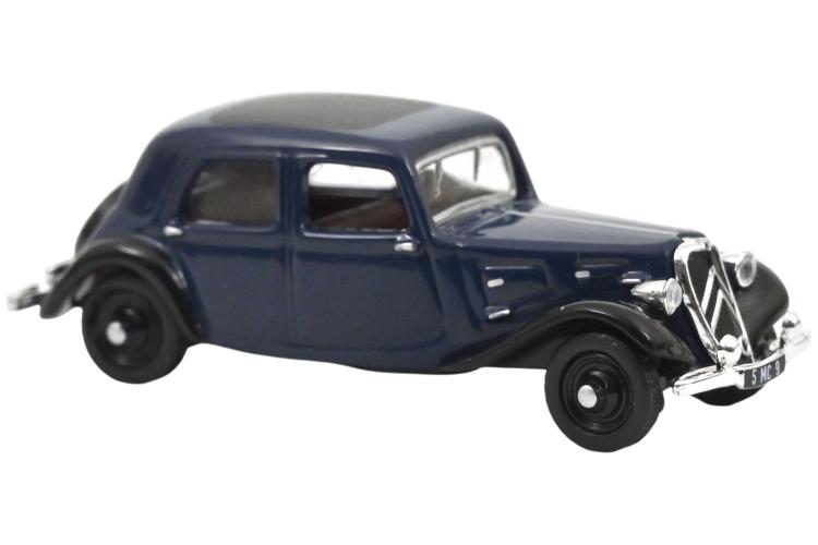 CITROEN TRACTION 7A BERLINE DE 1934 BLEU FONCE AILE NOIRE INTERIEUR BORDEAUX TOIT DECOUVRABLE