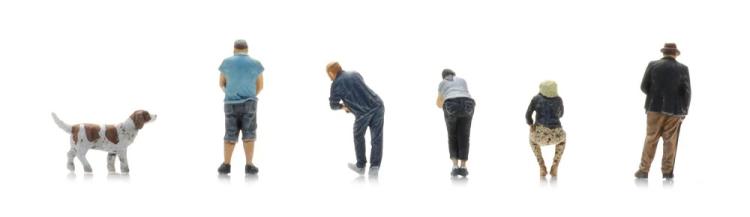 A LA BUVETTE: CLIENTS X5 + CHIEN