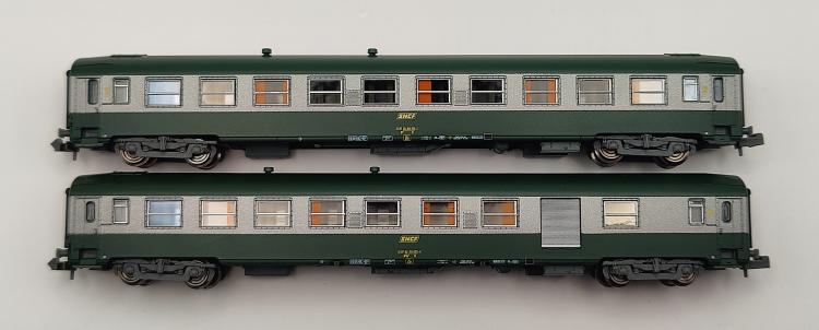 COFFRET 2 VOITURES VOYAGEURS B10 ET B5D VERT ALU LIVREE 160 LOGO JAUNE ENCADRE SNCF