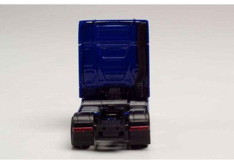TRACTEUR MERCEDES BENZ MB ACTROS GIGASPACE A 2 ESSIEUX BLEU MARINE AVEC PARE-BUFFLE ET RAMPE DE LAMPE SUR LE TOIT