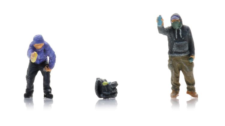 VANDALES PEIGNANT DES GRAFFITIS