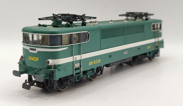 LOCOMOTIVE ELECTRIQUE BB9228 LIVREE OULLINS SNCF - MONTE PAR MOUGEL