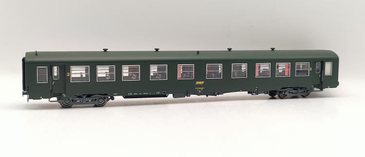 VOITURE VOYAGEURS USI B10T U63 LOGO ENCADRE JAUNE SNCF