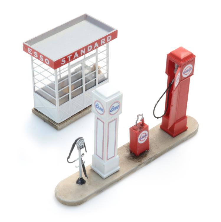 STATION-ESSENCE ESSO STANDARD