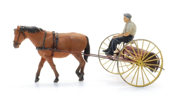 RATEAU A TIRE PAR UN CHEVAL AVEC FERMIER